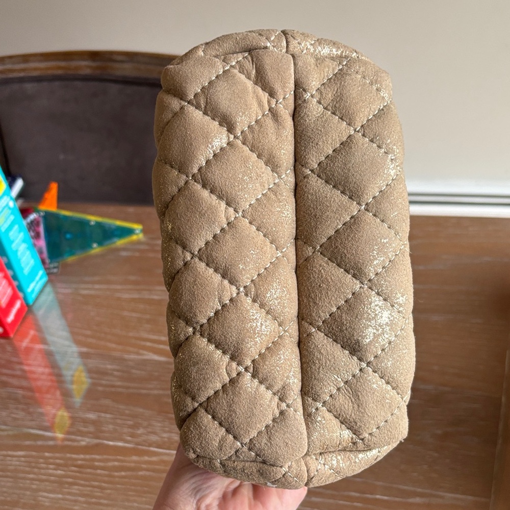 Juicy Couture Quilted Tan Suede Kiss-Lock Coin Pouch - Picture 3 of 6